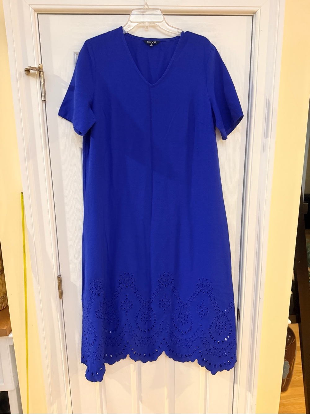 Ladies Size Medium "Misook" V-Neck Royal Blue Midi Dress with Eyelet Hem GUC